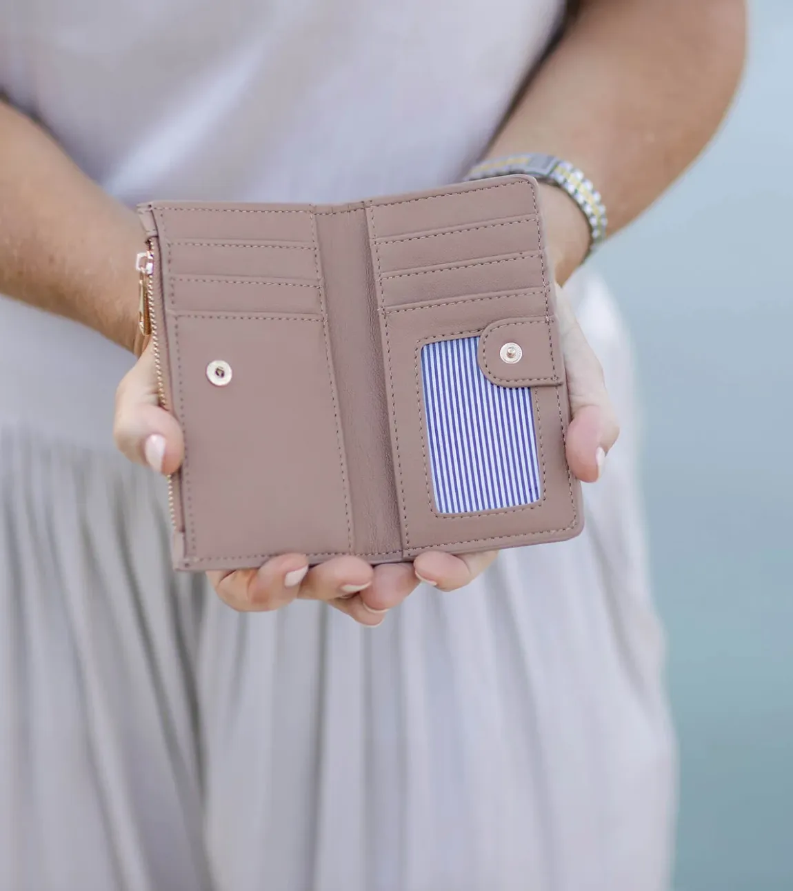 Ivy Cardholder in Croc Sand